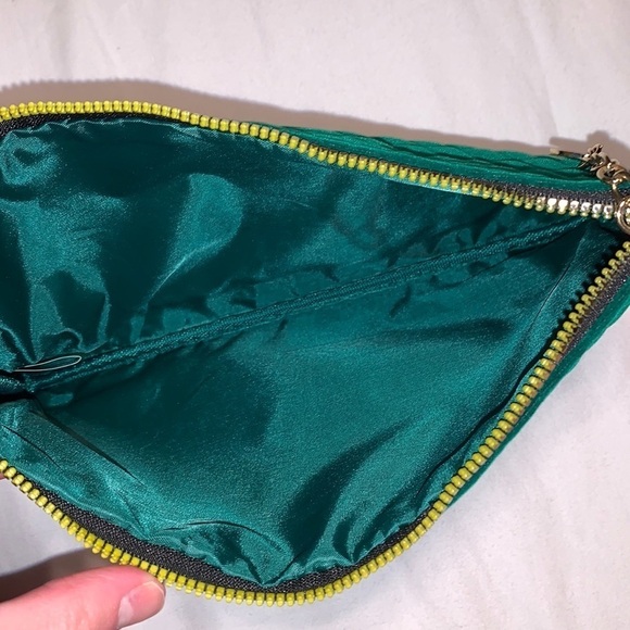 Green velvet Mario Badescu make up bag - Picture 3 of 5